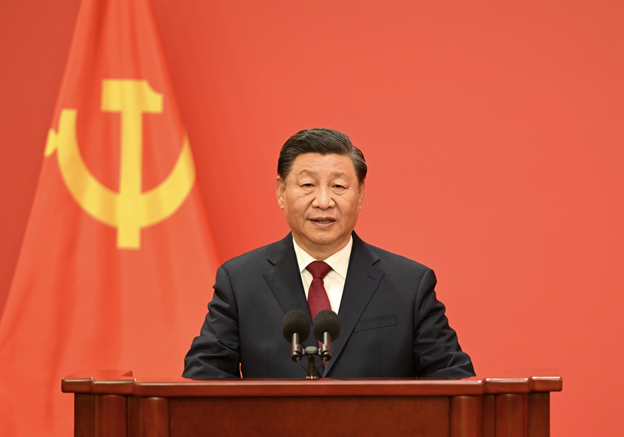 　　10月23日，剛剛在中國(guó)共產(chǎn)黨第二十屆中央委員會(huì)第一次全體會(huì)議上當(dāng)選的中共中央總書(shū)記習(xí)近平和中共中央政治局常委李強(qiáng)、趙樂(lè)際、王滬寧、蔡奇、丁薛祥、李希在北京人民大會(huì)堂同中外記者親切見(jiàn)面。這是習(xí)近平發(fā)表重要講話。 