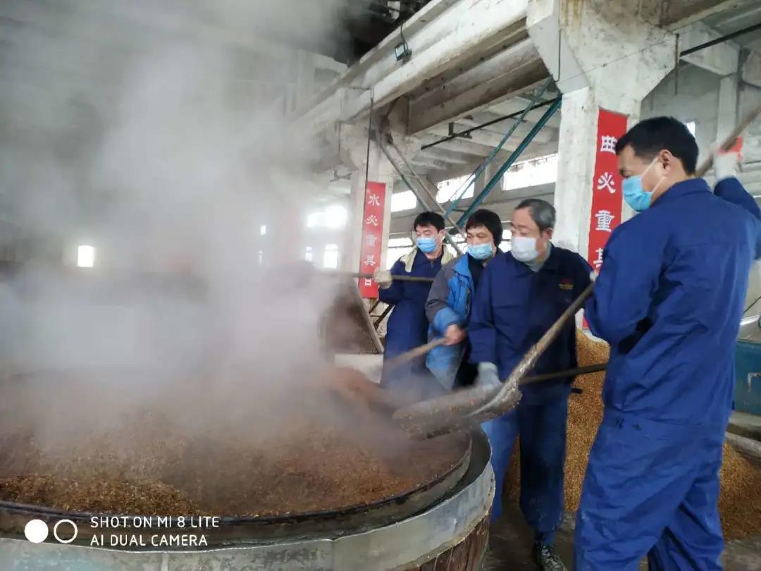 <b>嚴(yán)抓疫情防控，堅守手工釀造，心心酒業(yè)有序復(fù)工復(fù)產(chǎn)</b>